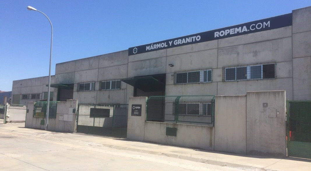 Fachada del taller de Ropema Rubio en Madrid - Especialistas en mármoles y granitos